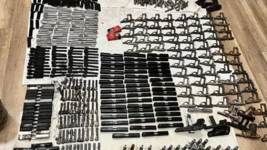 Aralarında eski yüzbaşının bulunduğu kaçak silah çetesine operasyon: 14 gözaltı