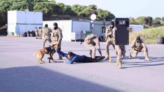 Araziye inen özel harekat polislerinden nefes kesen tatbikat
