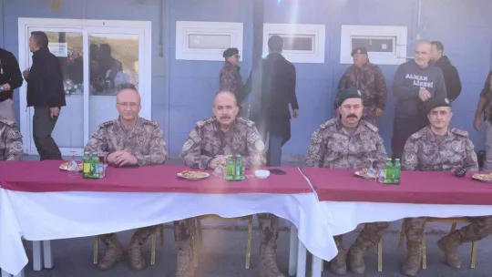 Araziye inen özel harekat polislerinden nefes kesen tatbikat