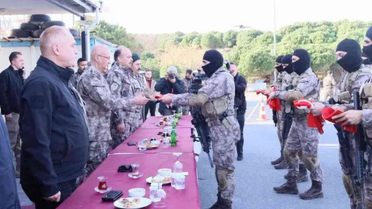 Araziye inen özel harekat polislerinden nefes kesen tatbikat