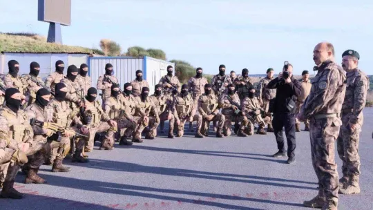 Araziye inen özel harekat polislerinden nefes kesen tatbikat