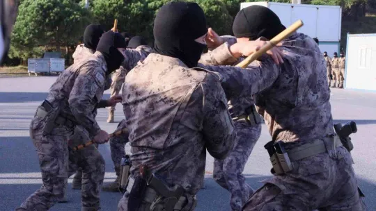 Araziye inen özel harekat polislerinden nefes kesen tatbikat