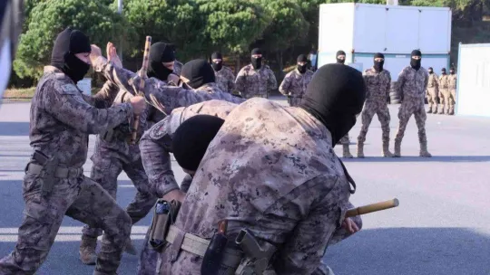 Araziye inen özel harekat polislerinden nefes kesen tatbikat