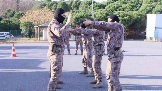 Araziye inen özel harekat polislerinden nefes kesen tatbikat