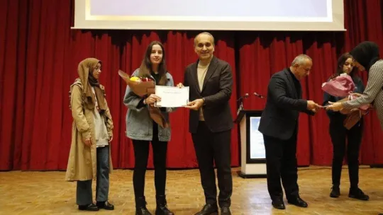 Arnavutköy'de 2 bin 137 öğrencinin ailesine 3 bin TL burs