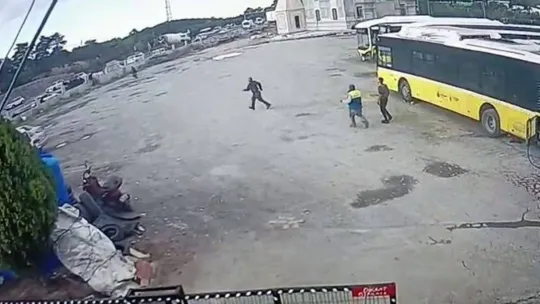 Arnavutköy'de 2 kişi park halindeki otobüslerin aküsünü çaldı