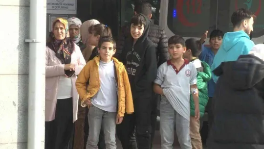 Arnavutköy'de 50'ye yakın öğrenci zehirlenme şüphesiyle hastanelere kaldırıldı