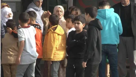 Arnavutköy'de 50'ye yakın öğrenci zehirlenme şüphesiyle hastanelere kaldırıldı