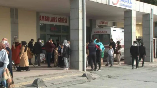 Arnavutköy'de 50'ye yakın öğrenci zehirlenme şüphesiyle hastanelere kaldırıldı
