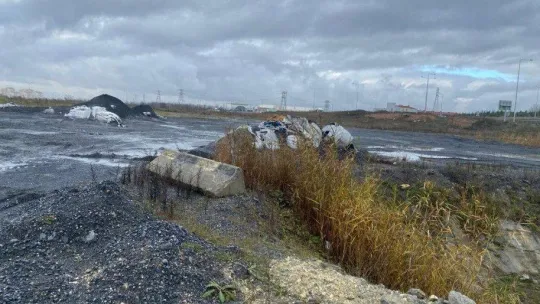Arnavutköy'de boş araziye atık dökenlere idari yaptırım uygulanacak
