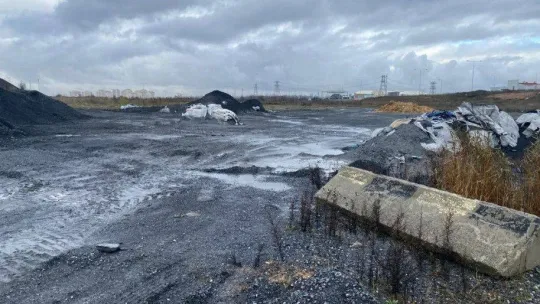 Arnavutköy'de boş araziye atık dökenlere idari yaptırım uygulanacak