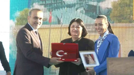 Arnavutköy'de Dr. Sadık Ahmet kütüphanesi açıldı