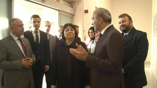 Arnavutköy'de Dr. Sadık Ahmet kütüphanesi açıldı