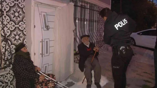 Arnavutköy'de ev sahibinin oturdukları daireyi satmasıyla 84 yaşındaki çift dışarıda kaldı