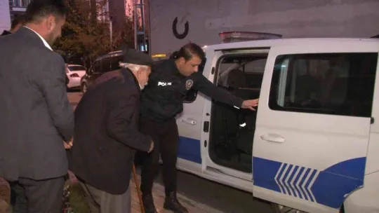 Arnavutköy'de ev sahibinin oturdukları daireyi satmasıyla 84 yaşındaki çift dışarıda kaldı