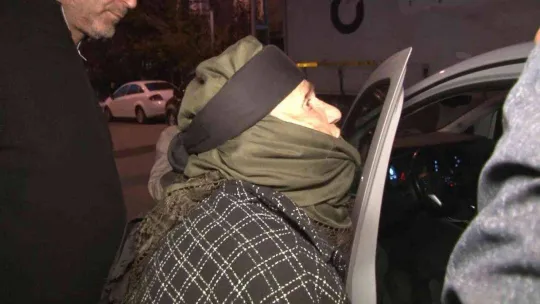 Arnavutköy'de ev sahibinin oturdukları daireyi satmasıyla 84 yaşındaki çift dışarıda kaldı