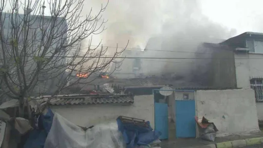 Arnavutköy'de gecekondu da korkutan yangın