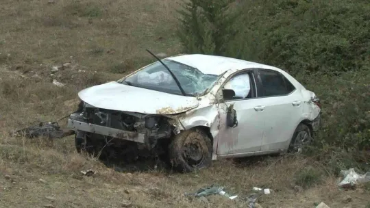 Arnavutköy'de otomobil şarampole uçtu: 2 yaralı