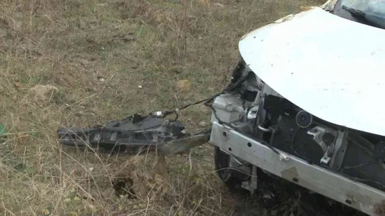 Arnavutköy'de otomobil şarampole uçtu: 2 yaralı