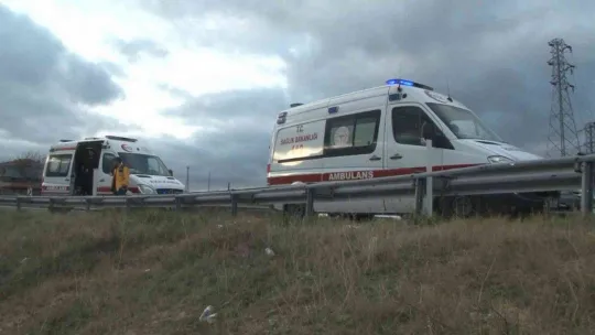 Arnavutköy'de otomobil şarampole uçtu: 2 yaralı