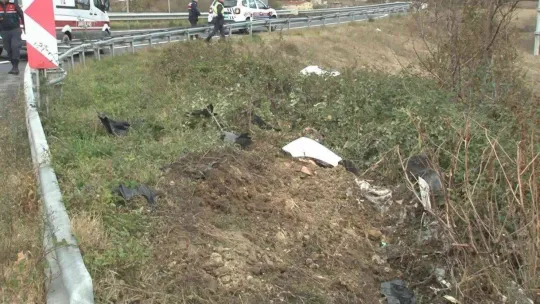 Arnavutköy'de otomobil şarampole uçtu: 2 yaralı