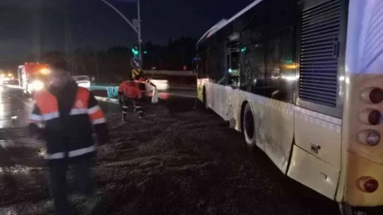Arnavutköy'de ters şeritten yola giren İETT otobüsü kazaya neden oldu: 14 yaralı