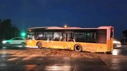 Arnavutköy'de ters şeritten yola giren İETT otobüsü kazaya neden oldu: 14 yaralı
