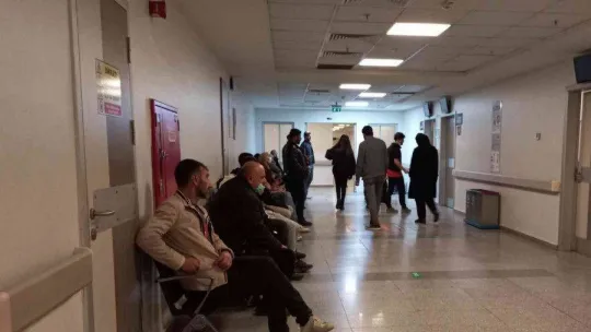 Artan hastalıklar nöbetçi eczanelerde kuyruk oluşturdu