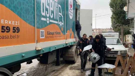 Aşevi tırı deprem bölgesine yola çıkıyor: Günde 25 bin kişiye sıcak yemek ikram edecek