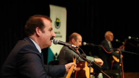 Aşıklar sazlarını ve sözlerini İnegöl'de yarıştırdı