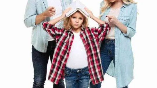 Aşırı korumacı anne-baba tutumu sosyal fobi oluşturuyor