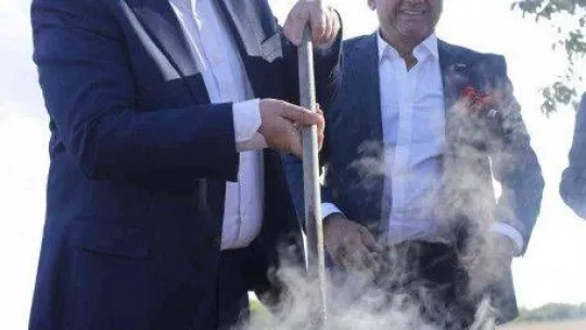 Asırlar önce formülü yasaklanan 'Edirne Kırmızısı' kıyafetlerle buluşuyor