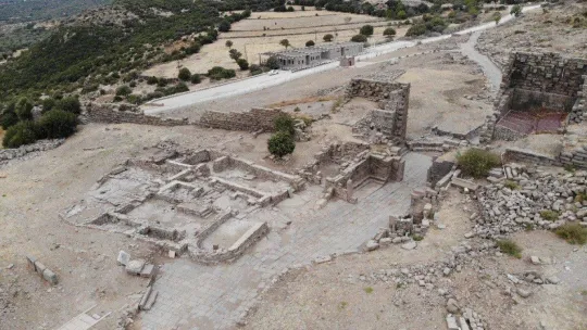 Assos Ören Yeri'nde kazılar 12 ay boyunca sürüyor