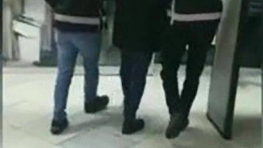 Ataşehir Belediyesinde 'ihalede usulsüzlük' operasyonu, gözaltı anları kamerada