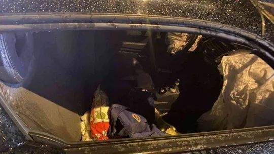 Ataşehir'de 3 aracın karıştığı kazada anne ile kızı yaralandı