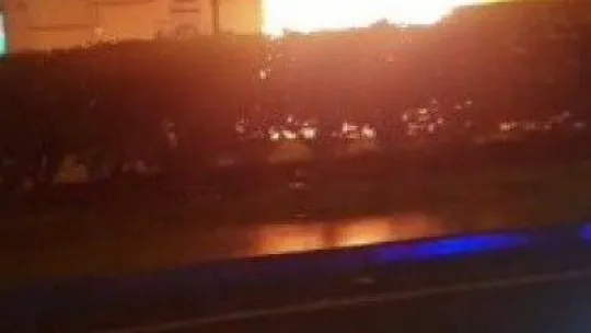 Ataşehir'de alev alev yanan servis minibüsü küle döndü