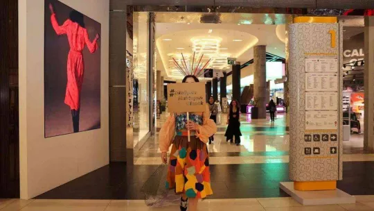 Ataşehir'de atıklardan giydirilmiş manken, atık azaltımına dikkat çekti