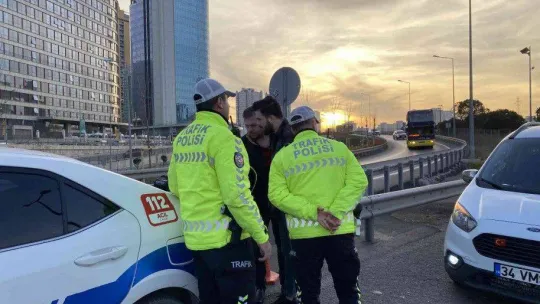 Ataşehir'de çakar denetimi: Kurallara uymayan sürücülere 3 bin 508 TL ceza
