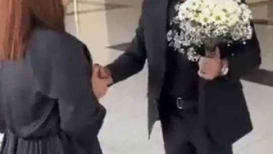 Ataşehir'de evlilik teklifinde roller değişti, bu sefer kadın evlenme teklif etti