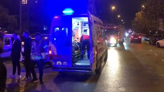 Ataşehir'de iki otomobil çarpıştı: 3 yaralı
