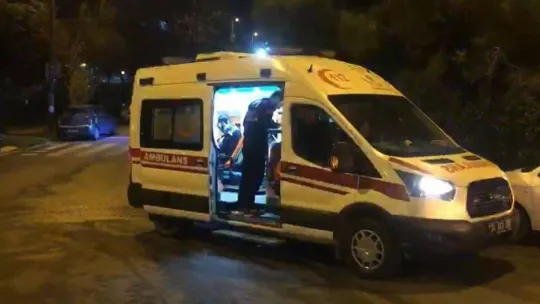 Ataşehir'de iki otomobil çarpıştı: 3 yaralı