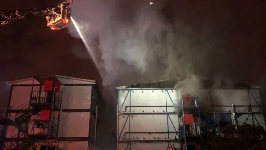 Ataşehir'de inşaat şantiyesinde korkutan yangın