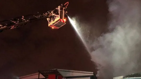 Ataşehir'de inşaat şantiyesinde korkutan yangın