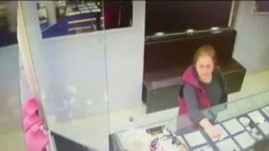 Ataşehir'de iş arkadaşının kolyesini çalan kadın yakalandı