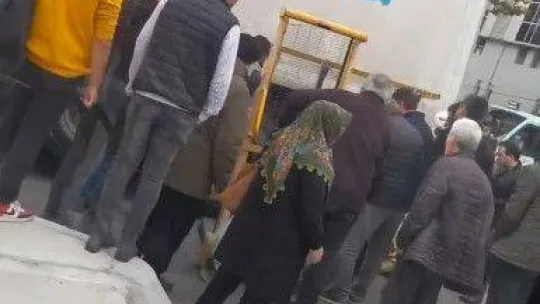 Ataşehir'de kamyonun altında kalan vatandaş metrelerce sürüklendi