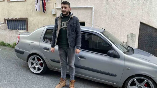 Ataşehir'de şahısları sokak ortasında otomobili çizip yazılar yazdı