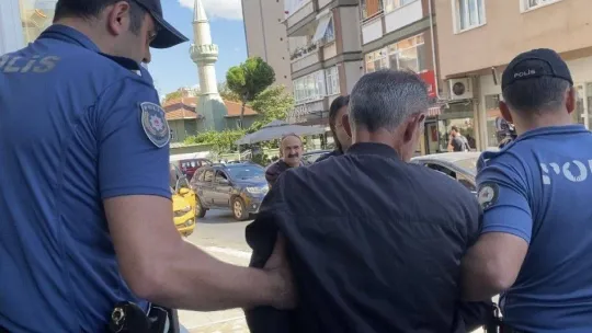 Ataşehir'de sahte bilezik satan şahıs, suçüstü yakalandı