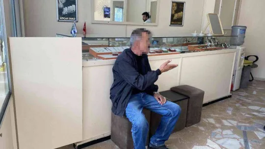 Ataşehir'de sahte bilezik satan şahıs, suçüstü yakalandı