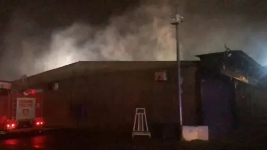 Ataşehir'de sebze ve meyve halindeki iş yerinde yangın