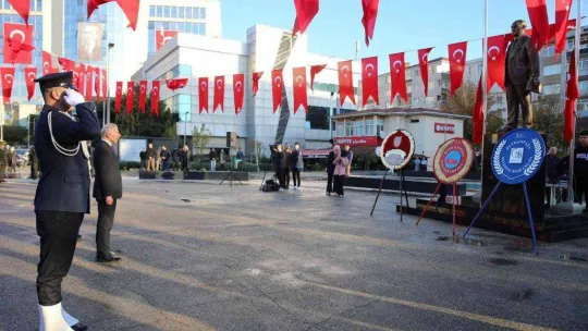 Atatürk, Bayrampaşa'da törenle anıldı